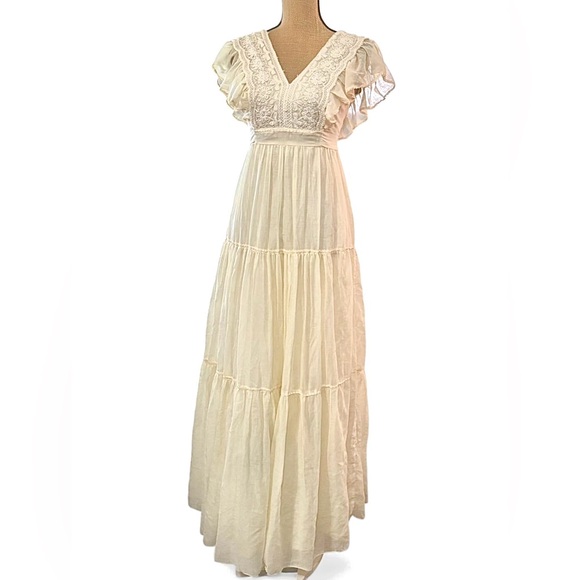 Elegant Cream Maxi Dress - Picture 1 of 5